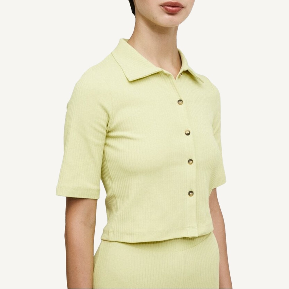 Cropped Short-Sleeve Button-Down Top in Light Lime